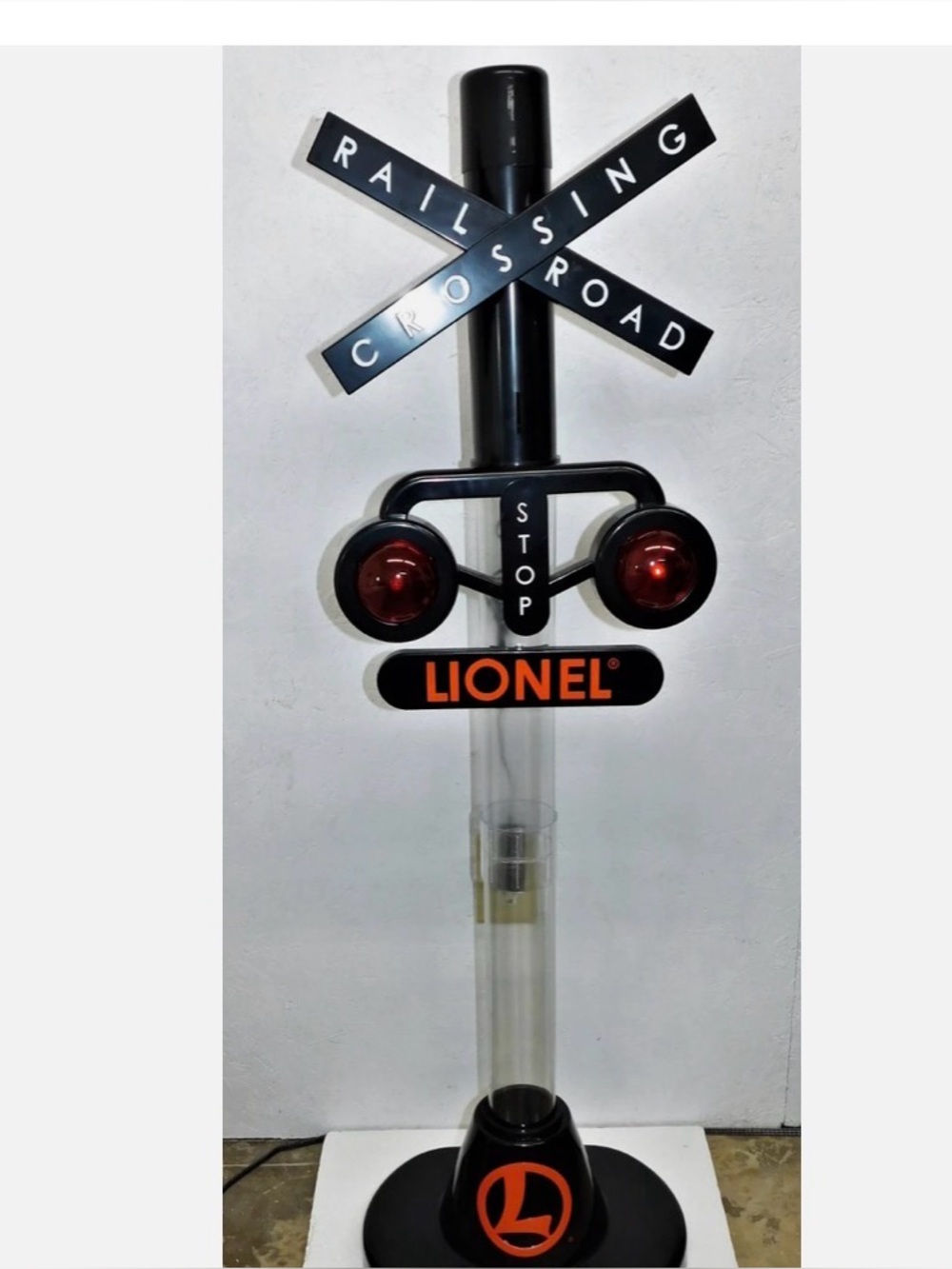 Lionel Railroad Crossing Bank Basic #18743 Limited Edition New in Box